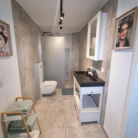 Charmantes Eifel An Der Schavener Heide *