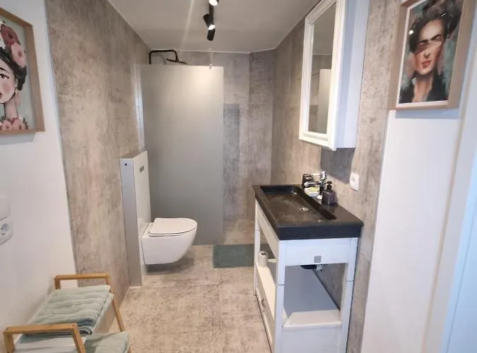 Charmantes Eifel An Der Schavener Heide *